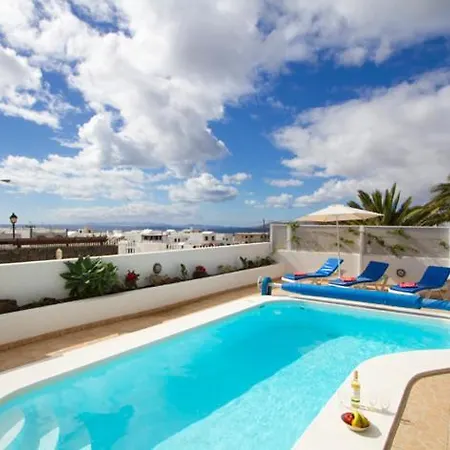 Charming Mojones 3 Bedrooms Child Friendly Pool Lise Short Walk To Old Town Puerto Del Carmen Tias