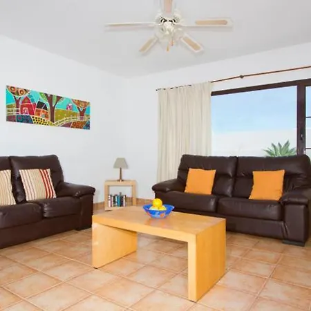 Villa Charming Mojones 3 Bedrooms Child Friendly Pool Lise Short Walk To Old Town Puerto Del Carmen Tias