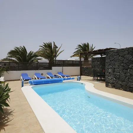 Villa Charming Mojones 3 Bedrooms Child Friendly Pool Lise Short Walk To Old Town Puerto Del Carmen Tias